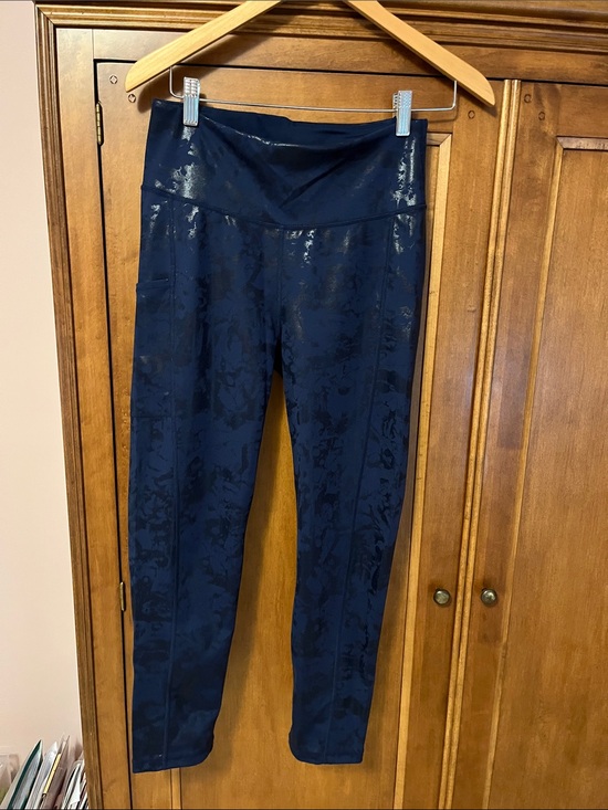 Lilly Pulitzer Pants - Lilly Pulitzer Navy Blue luxlrtic Leggings size M.  Like New